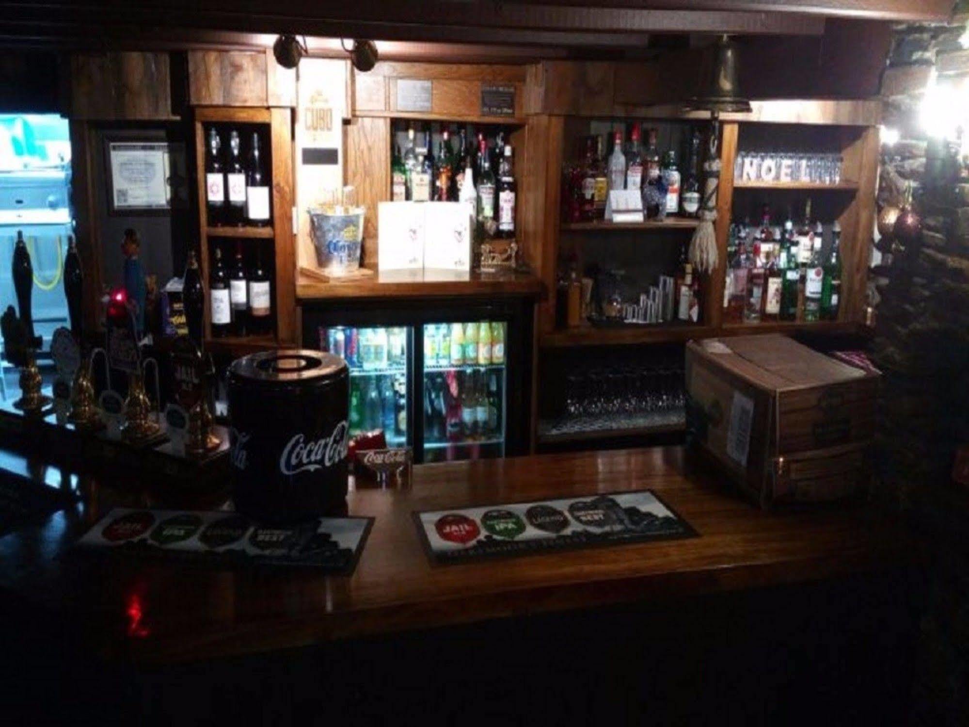 The Dolphin Inn Kingsbridge  Exterior foto